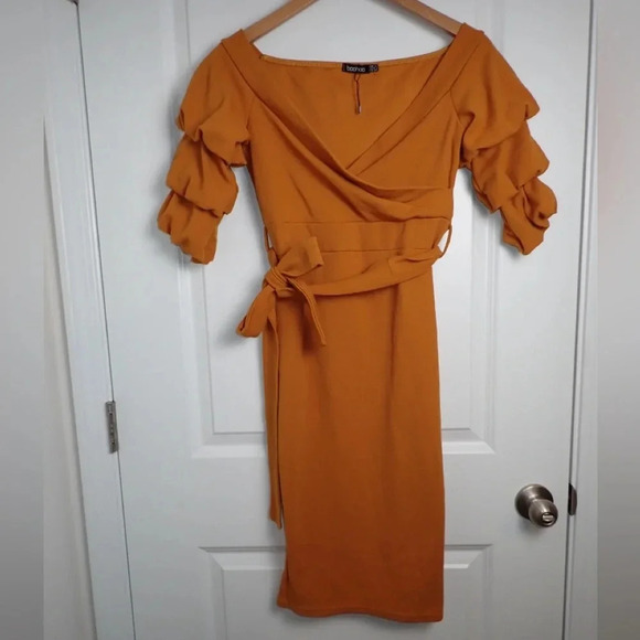 ✨New✨ Boohoo Gia Off the Shoulder Sleeve Detail Midi Dress in Amber size 12 - Picture 1 of 10